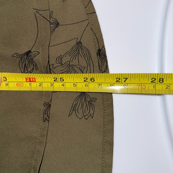 Worthington Olive Green Floral Ruffle Sleeve V-Neck Blouse Women’s Size Large - Picture 10 of 10